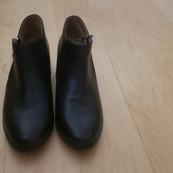 Vionic Joy Jolene Ankle Boots in Black - Picture 4 of 6